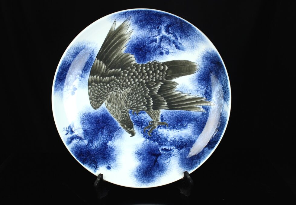 有田焼 名工 真照 最高傑作 染付 松鷹の図 大皿を買取させていただきました。