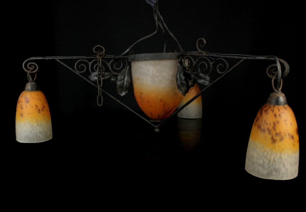 旧家蔵 アールデコ シュナイダー 兄弟 在銘 四灯 ヴィトリフィカシオン ガラス シャンデリア 天吊 ランプを買取させていただきました。