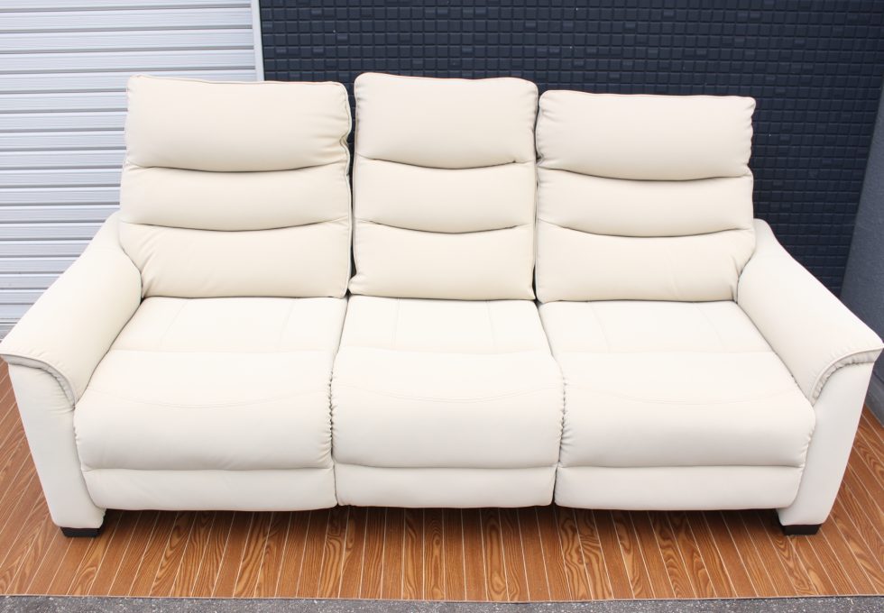 ニトリ 電動リクライニングソファを買取りいたしました。