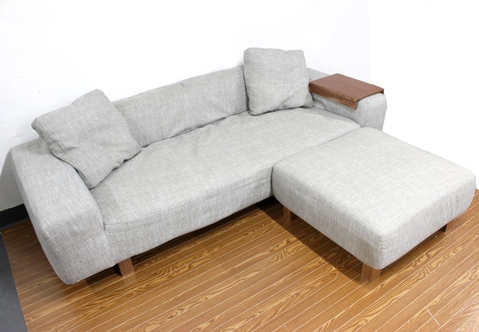 ノイエス ３人掛けソファ・オットマンを買取りいたしました。