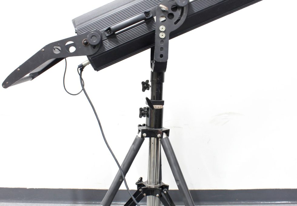 ACME XP-1200 フォロースポットを買取りいたしました。