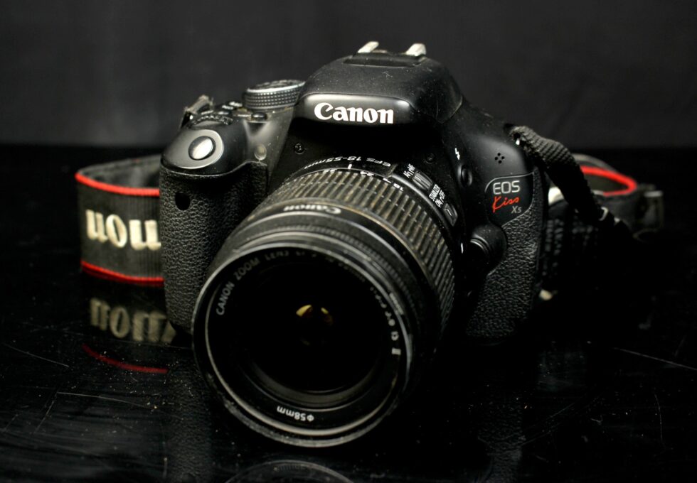 キャノン１眼レフ カメラ kiss x5 CANON ZOOM LENS EF-S 18-55mm 1:3.5-5.6 ISを買い取りいたしました。