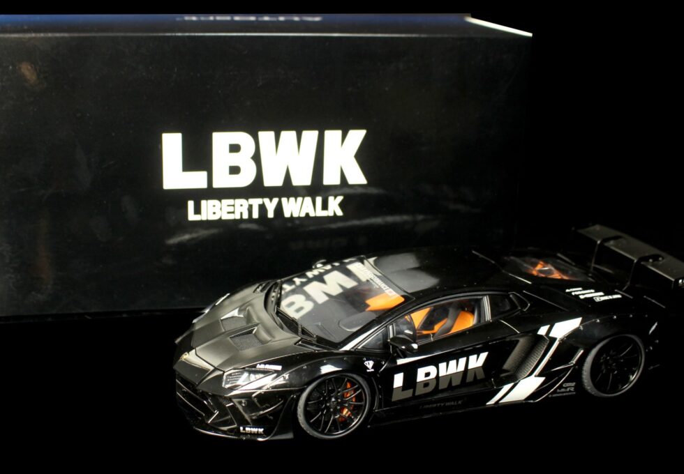 美品 Auto art オートアート ランボルギーニ アヴェンタドール Limited Edition 1/18 箱付を買取いたしました。