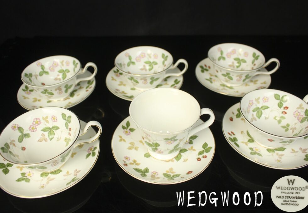 ウエッジウッド Wedgwood ワイルドストロベリー ピオニー コーヒーカップ＆ソーサを買取いたしました 。