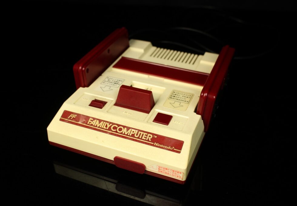 ニンテンドー 任天堂 ファミリーコンピューター HVC-001を買取いたしました 。